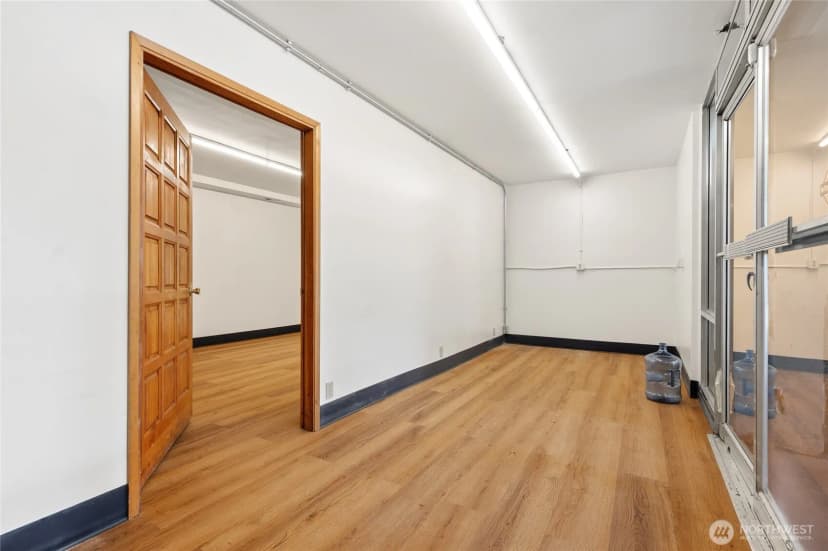Property photo for 6300 Roosevelt Way Ne, Seattle photo 19