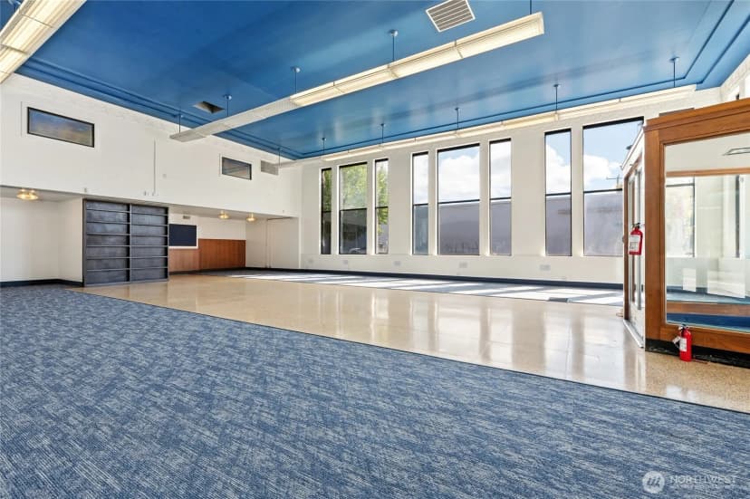 Property photo for 6300 Roosevelt Way Ne, Seattle photo 8