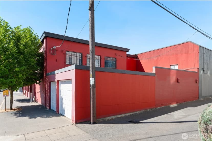 Property photo for 6300 Roosevelt Way Ne, Seattle photo 5