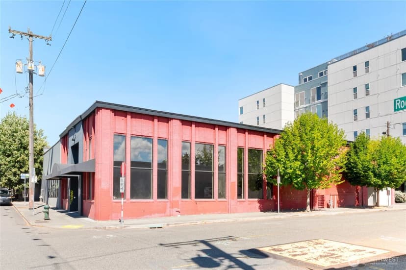 Property photo for 6300 Roosevelt Way Ne, Seattle photo 2