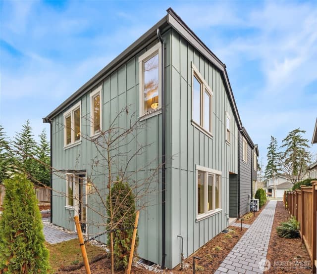 Property photo for 639 18th Avenue W, Kirkland