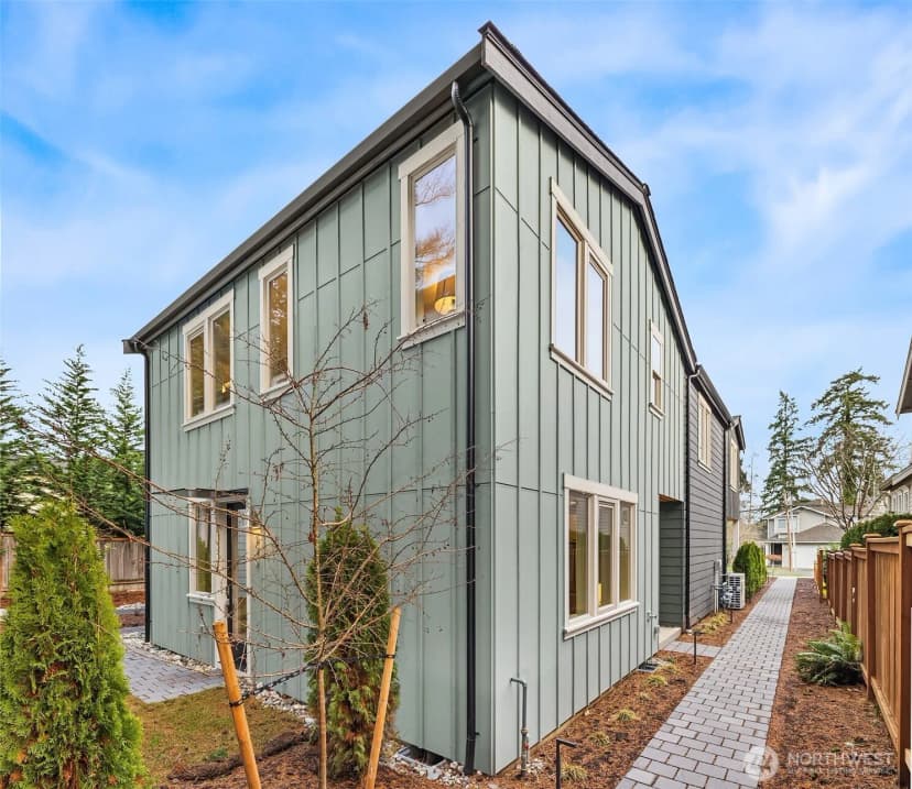Property photo for 639 18th Avenue W, Kirkland