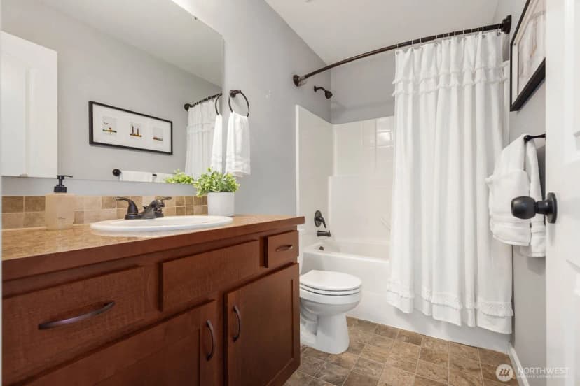 Property photo for 1701 Queen Ct Ne, Renton photo 16