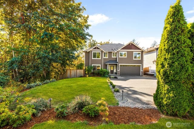 Property photo for 1701 Queen Ct Ne, Renton photo 2