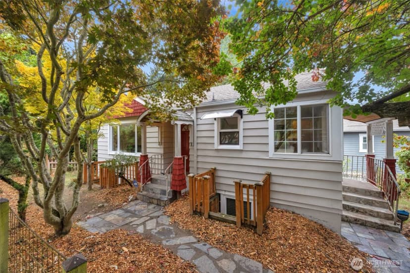 Property photo for 8 W Fulton Street, Seattle photo 2