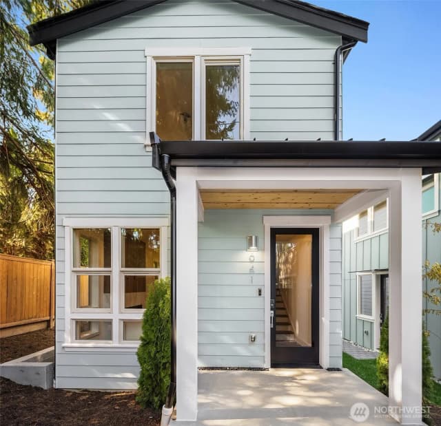 Property photo for 641 18th Avenue W, Kirkland photo 2
