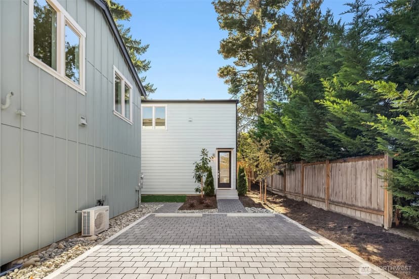 Property photo for 641 18th Avenue W, Kirkland photo 14