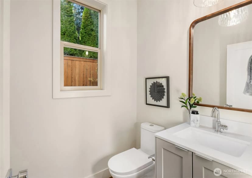 Property photo for 641 18th Avenue W, Kirkland photo 8