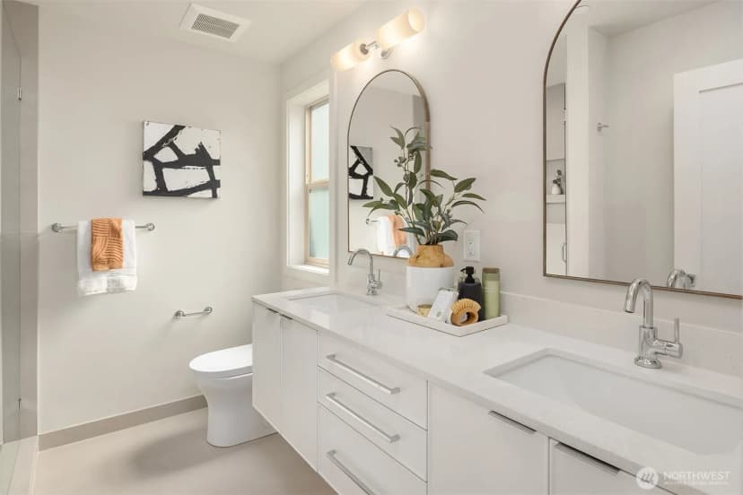 Property photo for 641 18th Avenue W, Kirkland photo 10