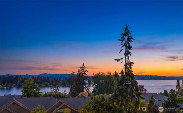 Property photo for 4218 92nd Avenue Ne, Yarrow Point photo 2