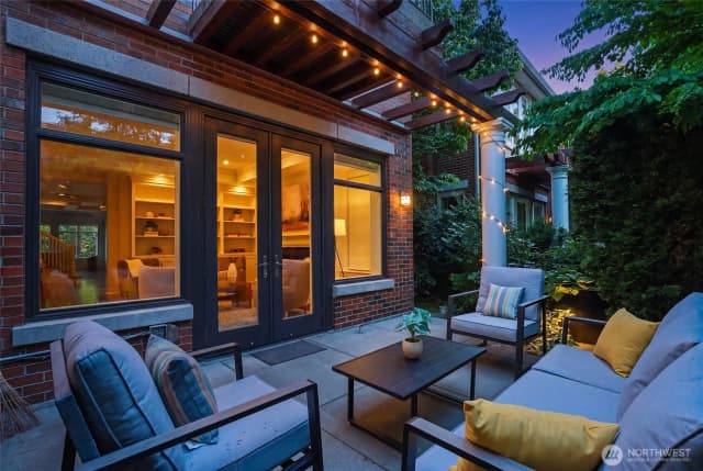 Property photo for 719 Harvard Avenue E, Seattle photo 3