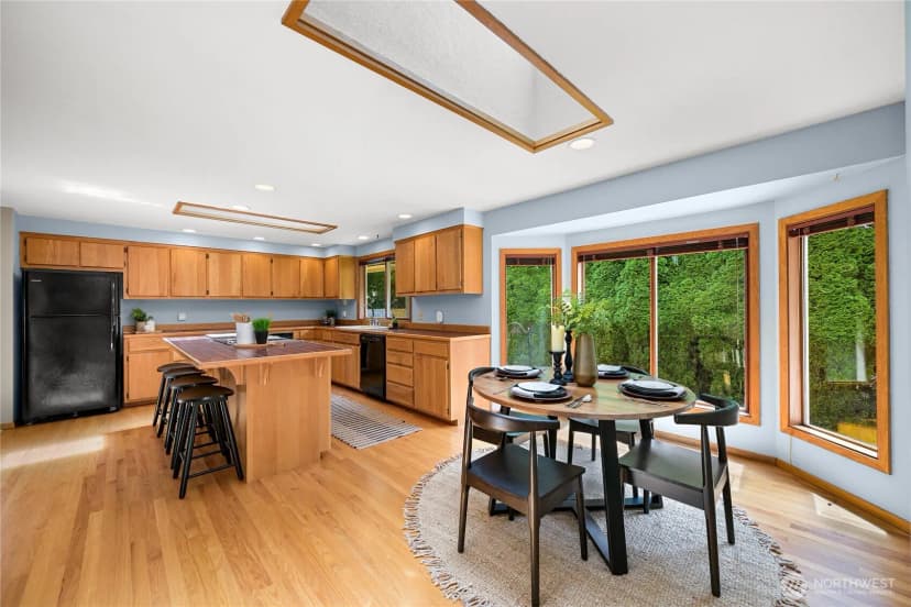 Property photo for 208 Hawthorn Road, Bellingham photo 16