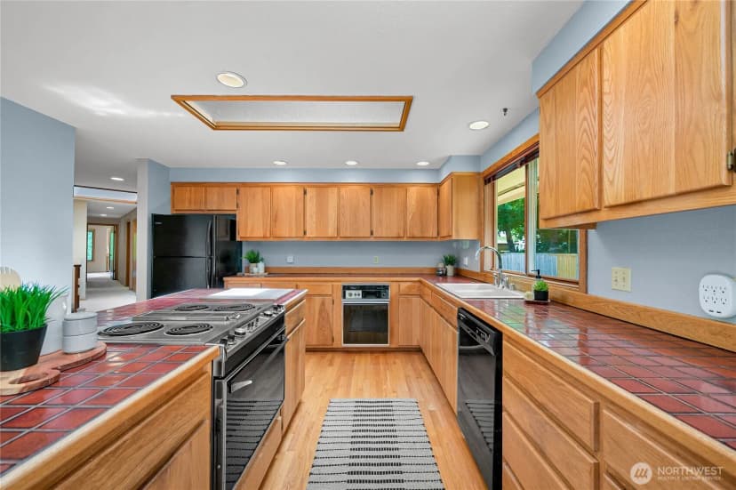 Property photo for 208 Hawthorn Road, Bellingham photo 14