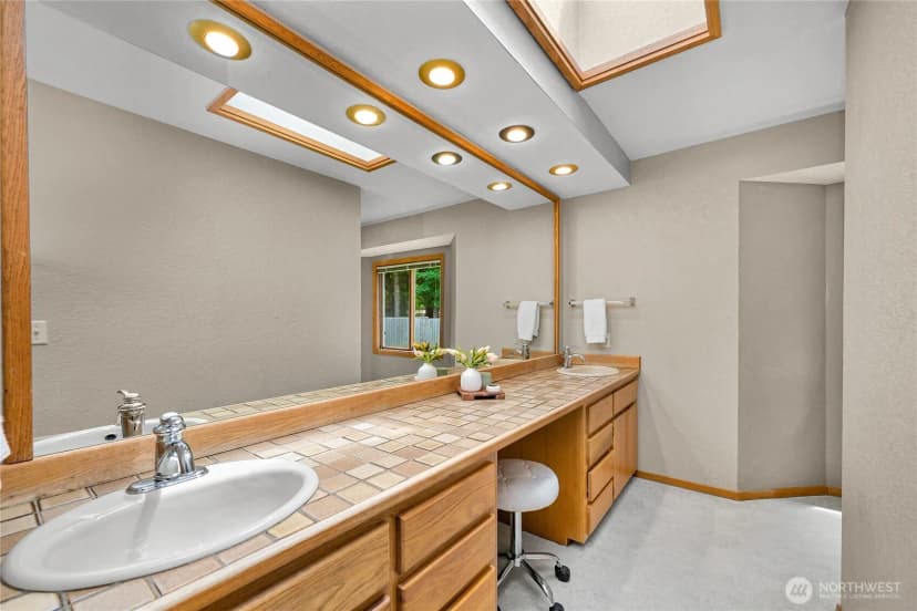Property photo for 208 Hawthorn Road, Bellingham photo 23