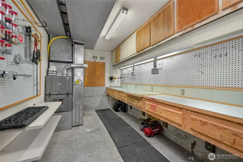 Property photo for 208 Hawthorn Road, Bellingham photo 31
