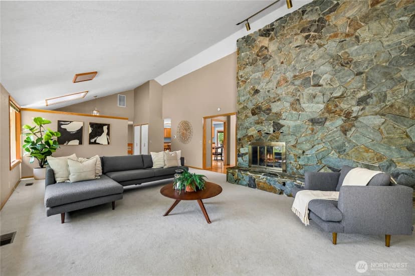 Property photo for 208 Hawthorn Road, Bellingham photo 8