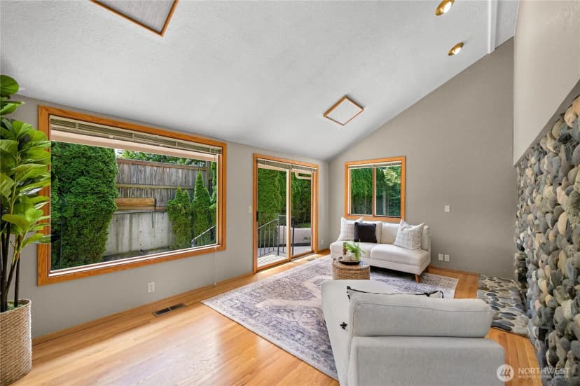 Property photo for 208 Hawthorn Road, Bellingham photo 18