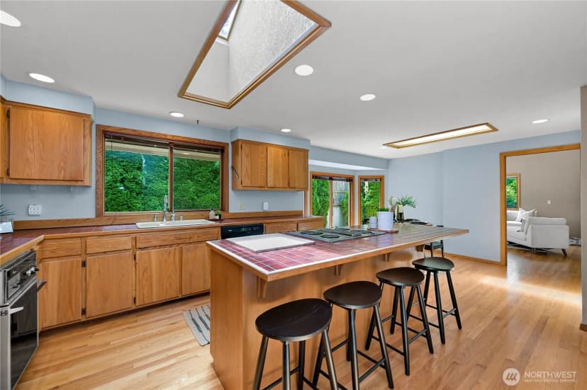 Property photo for 208 Hawthorn Road, Bellingham photo 12