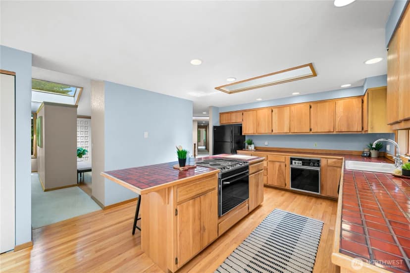 Property photo for 208 Hawthorn Road, Bellingham photo 17