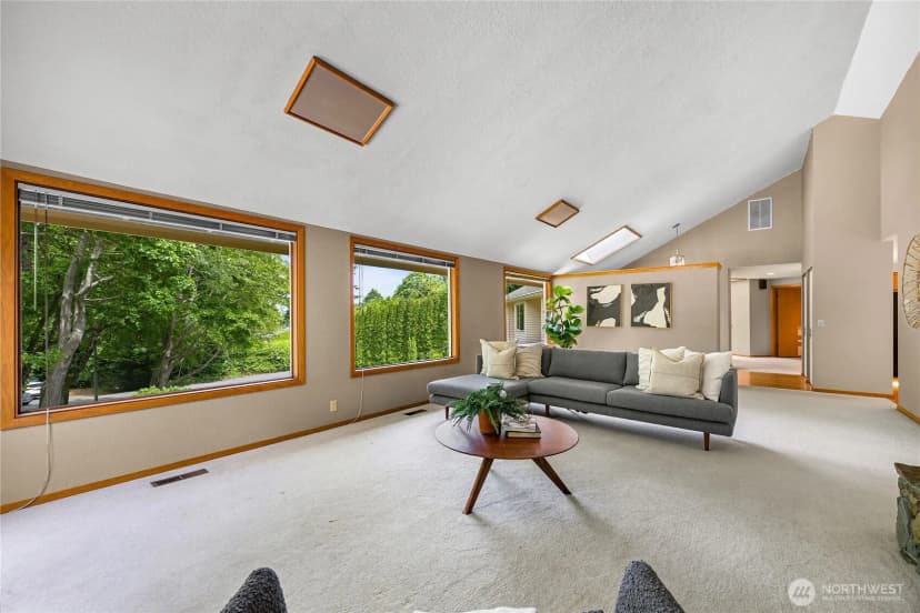 Property photo for 208 Hawthorn Road, Bellingham photo 11
