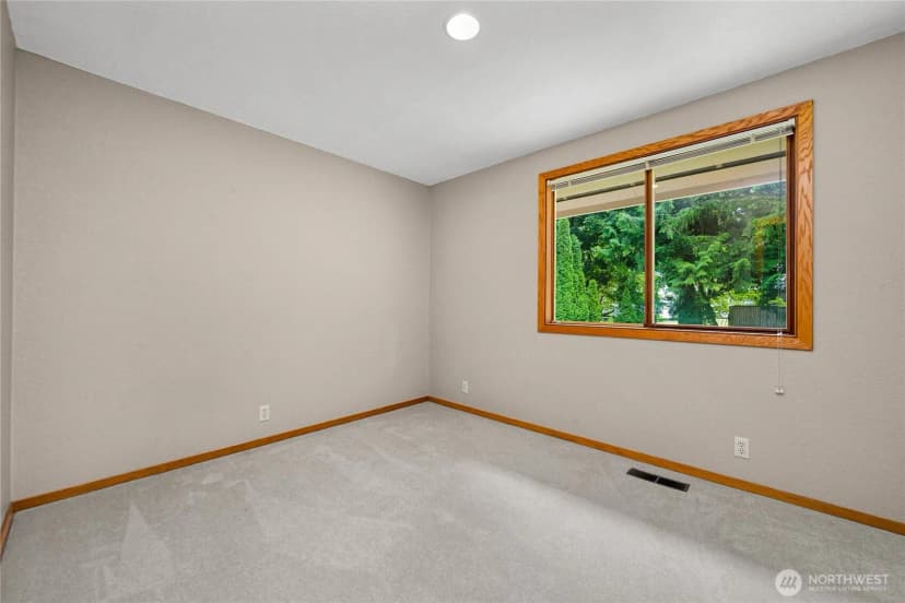 Property photo for 208 Hawthorn Road, Bellingham photo 32
