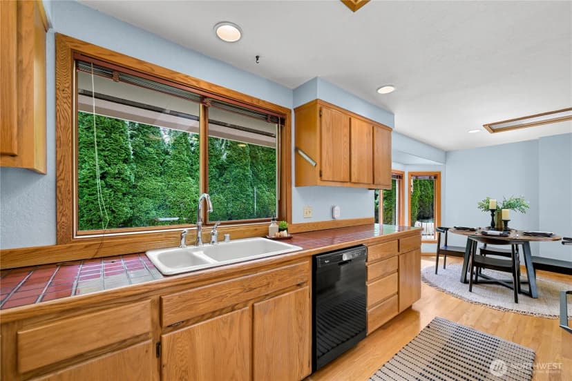 Property photo for 208 Hawthorn Road, Bellingham photo 13