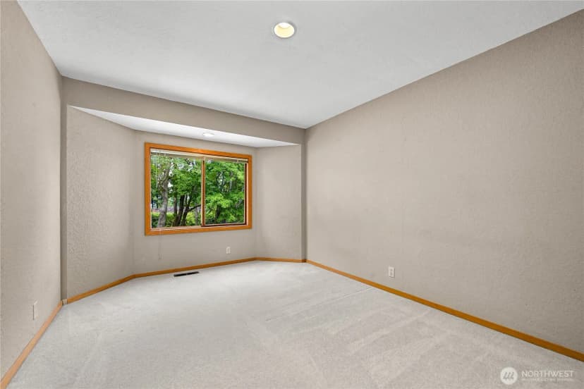 Property photo for 208 Hawthorn Road, Bellingham photo 28