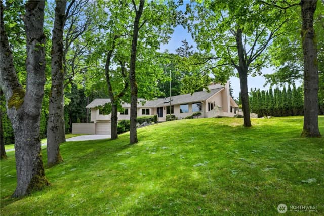 Property photo for 208 Hawthorn Road, Bellingham photo 2