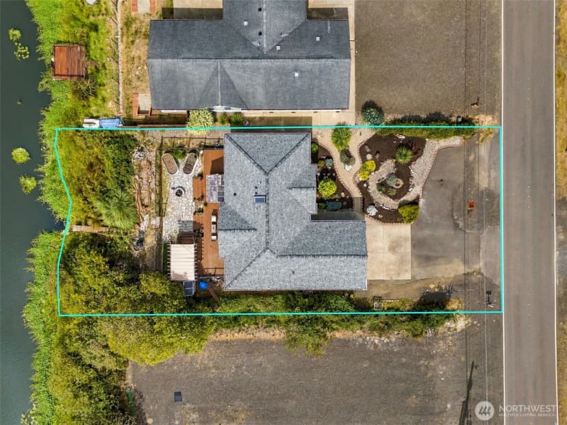 Property photo for 365 Canal Drive Ne, Ocean Shores photo 26