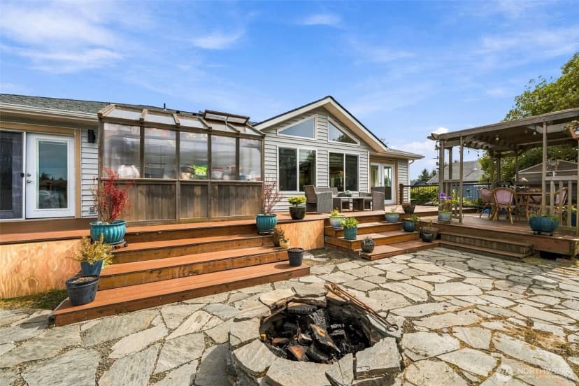 Property photo for 365 Canal Drive Ne, Ocean Shores photo 22