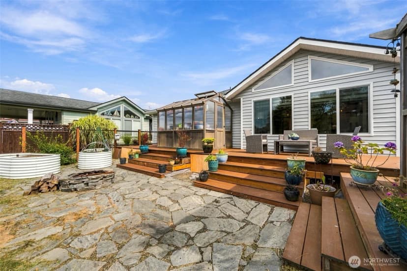 Property photo for 365 Canal Drive Ne, Ocean Shores photo 23