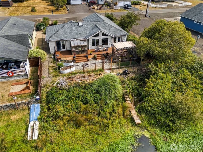 Property photo for 365 Canal Drive Ne, Ocean Shores photo 28