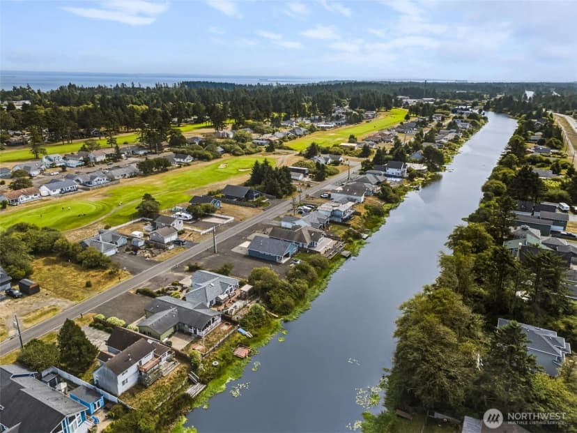 Property photo for 365 Canal Drive Ne, Ocean Shores photo 31