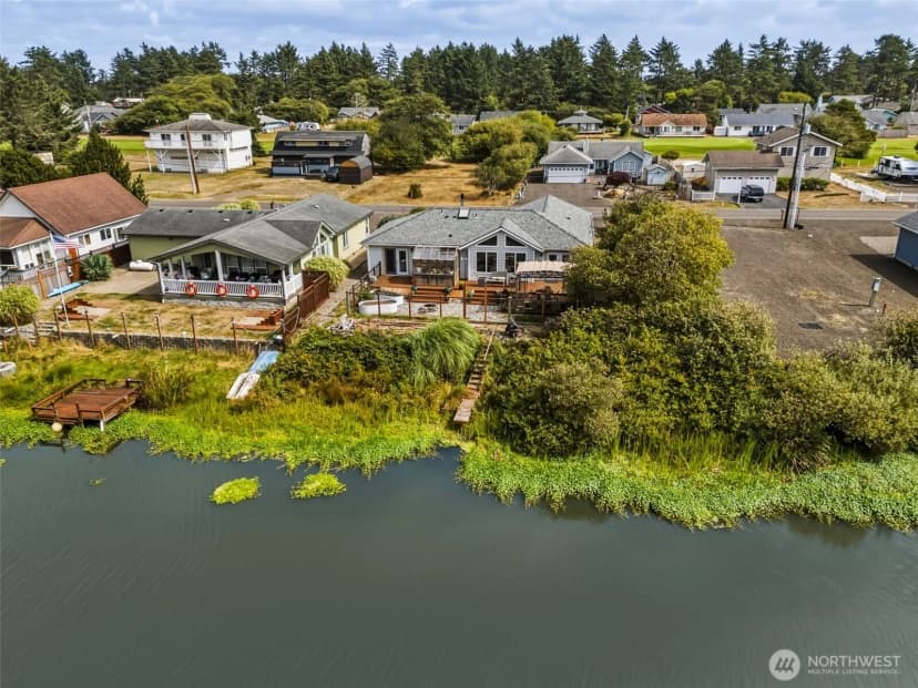 Property photo for 365 Canal Drive Ne, Ocean Shores photo 29