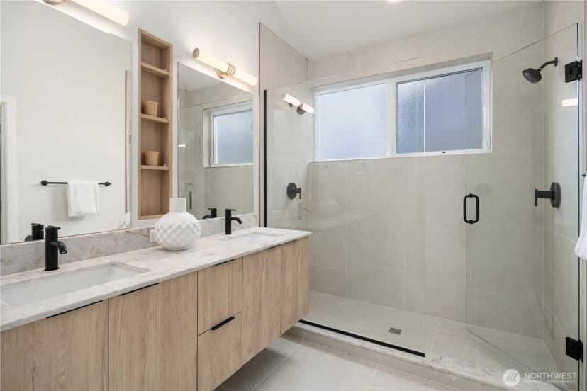 Property photo for 116 29th Avenue E, Seattle photo 17