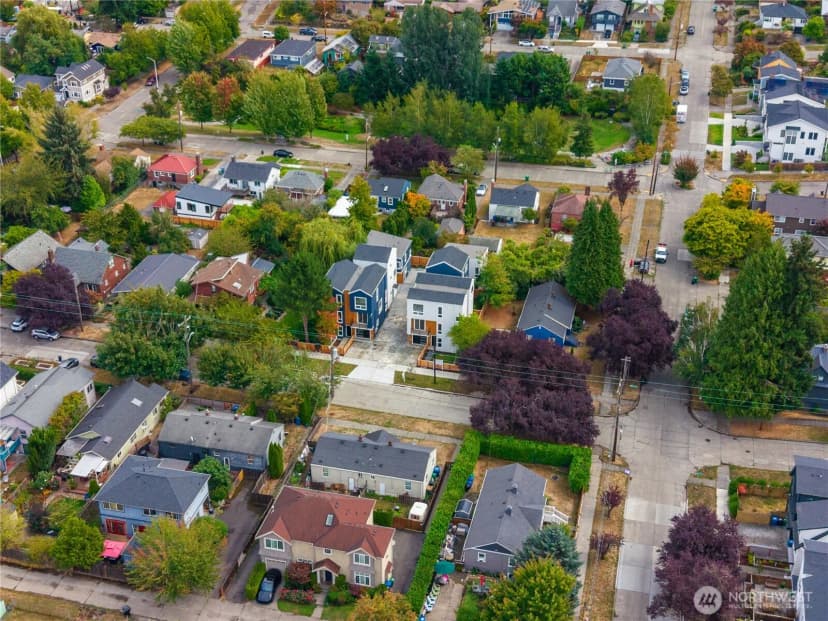 Property photo for 116 29th Avenue E, Seattle photo 24