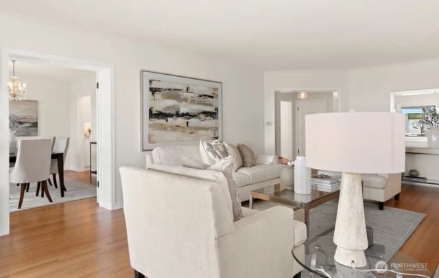Property photo for 2527 Westmont Way W, Seattle photo 4