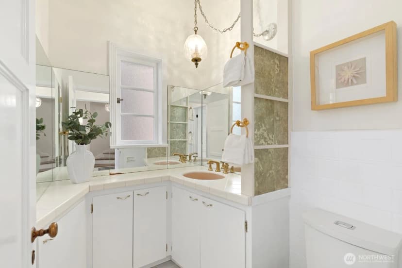 Property photo for 2527 Westmont Way W, Seattle photo 12