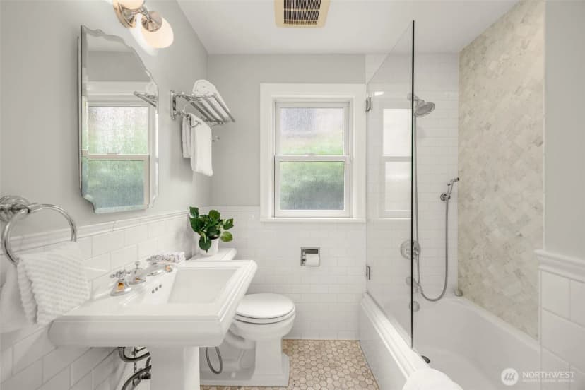 Property photo for 319 Smith Place, Seattle photo 12