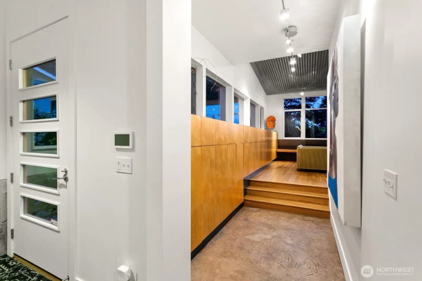 Property photo for 1549 Magnolia Way W, Seattle photo 2