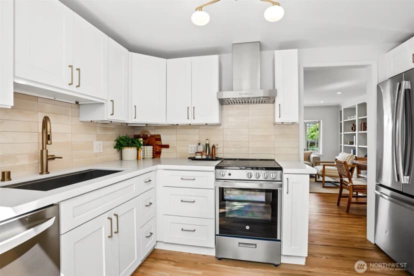Property photo for 3243 22nd Avenue W, Seattle photo 11