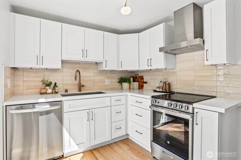 Property photo for 3243 22nd Avenue W, Seattle photo 10