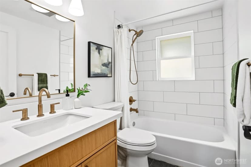 Property photo for 3243 22nd Avenue W, Seattle photo 20