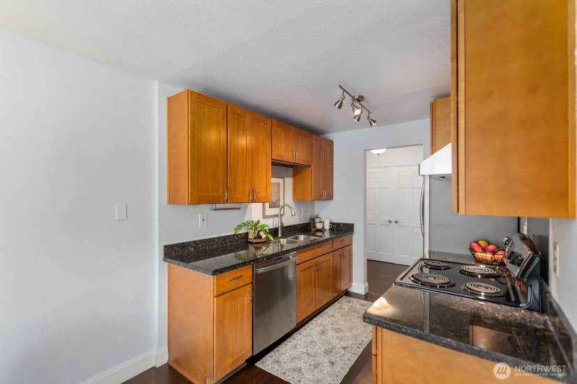 Property photo for 10110 Greenwood Ave N #204, Seattle photo 10