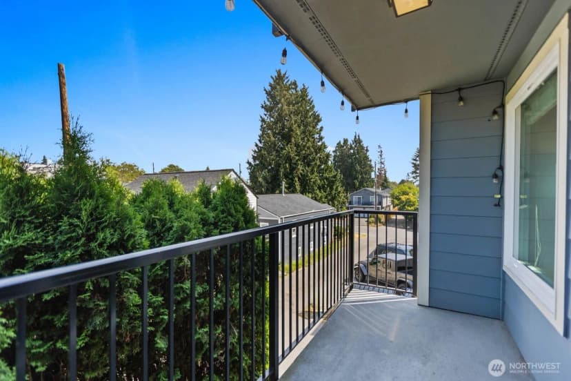 Property photo for 10110 Greenwood Ave N #204, Seattle photo 14