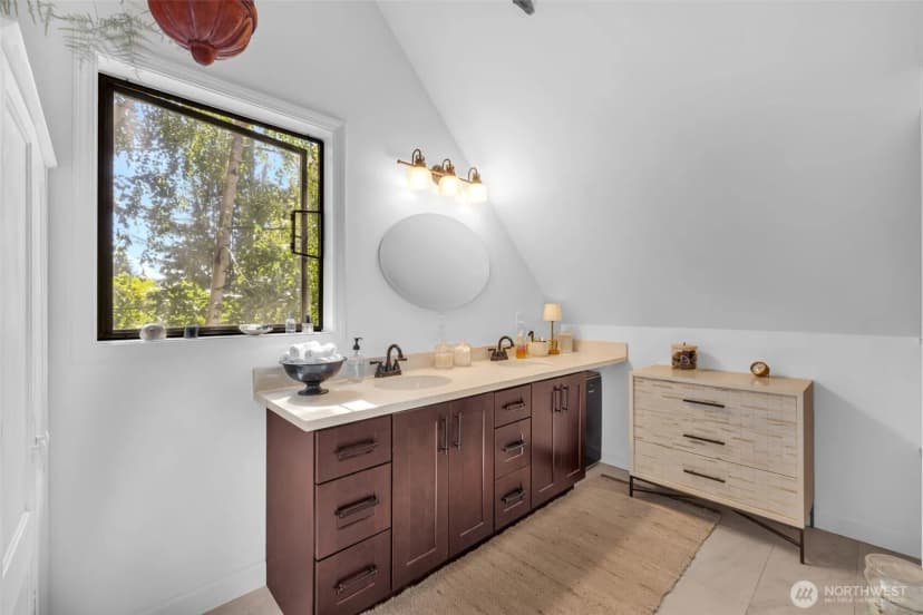 Property photo for 14332 Phinney Avenue N, Seattle photo 23