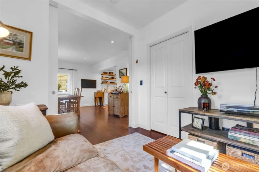 Property photo for 14332 Phinney Avenue N, Seattle photo 11