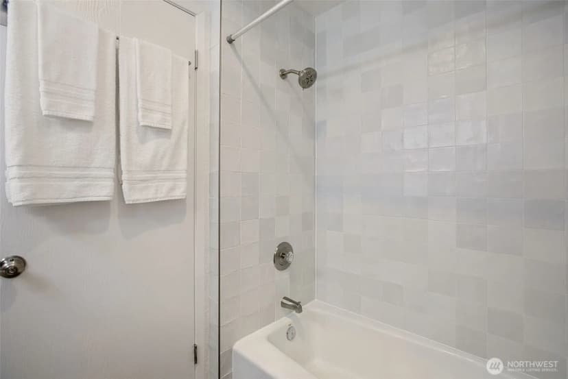 Property photo for 12429 Ne 130th Court #g108, Kirkland photo 10