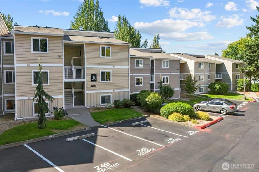 Property photo for 12429 Ne 130th Court #g108, Kirkland