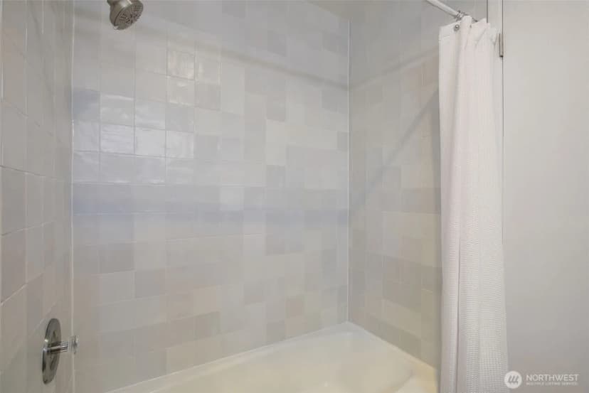 Property photo for 12429 Ne 130th Court #g108, Kirkland photo 11